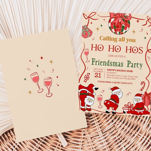 Grappige volwassen kerstman zijn vriendjes kerstfe kaart