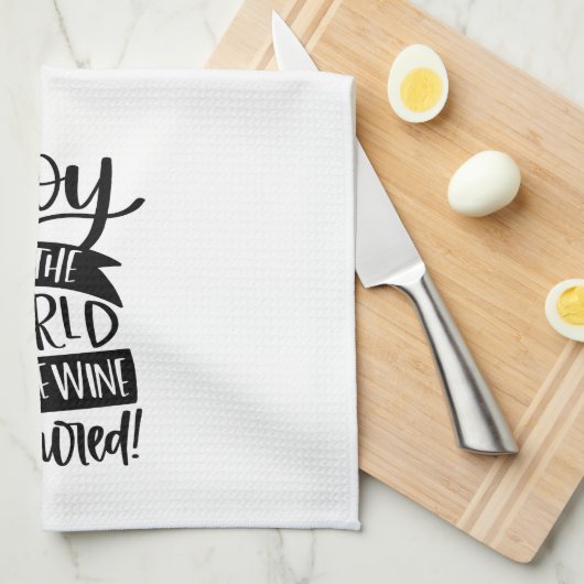 Grappige vreugde dat de wijn wordt geschonken theedoek (Quarter Fold)