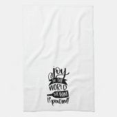 Grappige vreugde dat de wijn wordt geschonken theedoek (Verticaal)