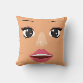 Grappige vrouw gezicht gooien kussen