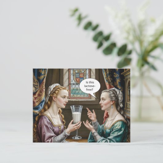 Grappige vrouw vraagt: is deze lactose vrij? briefkaart (Staand voorkant)