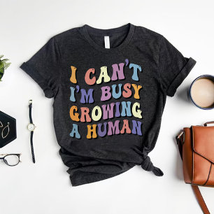Grappige vrouw zwangerschap aankondiging Groovy T-shirt