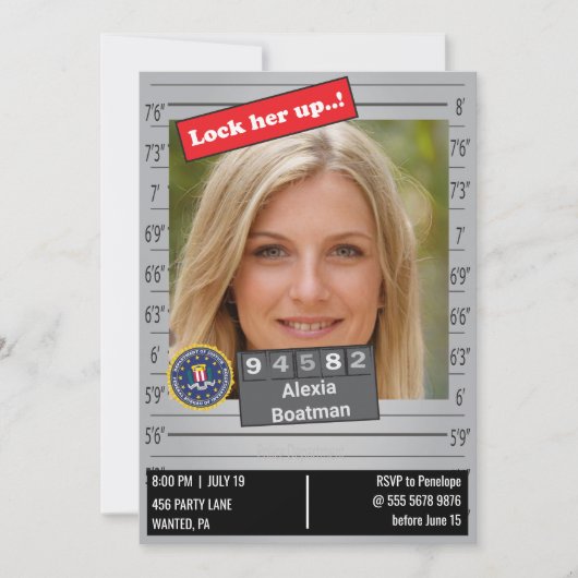 Grappige Vrouwen Politie Mugshot Verjaardagsgrap Kaart (Voorkant)