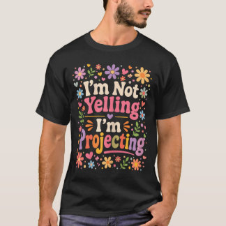 Grappige vrouwenlerares klaslokaal projecteert nie t-shirt