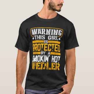Grappige waarschuwing Dit meisje wordt beschermd d T-shirt