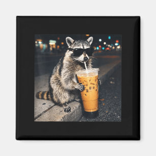 Grappige Wasbeer Drinkt IJskoude Koffie Dieren Mem Magneet