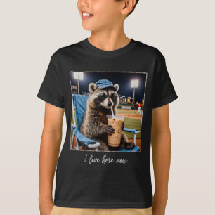 Grappige Wasbeer Honkbal Ik woon hier nu T-shirt