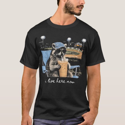 Grappige Wasbeer Honkbalveld Baseballveld Ik woon T-shirt (Voorkant)