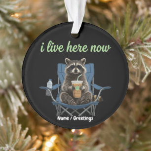 Grappige Wasbeer Iced Coffee Ik woon nu hier Ornament