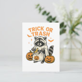 Grappige Wasbeer Trick or Trash Halloween Briefkaart (Staand voorkant)