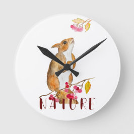 Grappige waterverf eekhoorn op een tak met bessen ronde klok