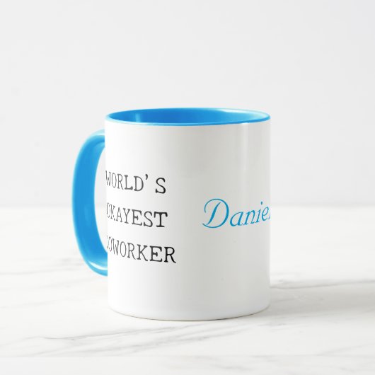 Grappige wereld's okayest collega aangepaste tekst mok (Voorkant links)