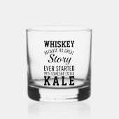 Grappige Whiskey versus Kale Quote zwarte tekst Whisky Glas (Voorkant)