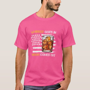 Grappige whisky gaat in wijsheid komt uit Iers-Ame T-shirt