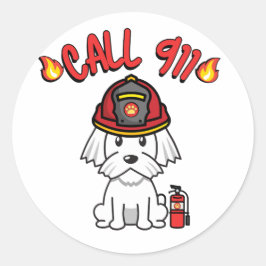 Grappige witte hond is een brandweerman ronde sticker