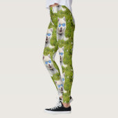 Grappige witte husky-puppy met blauwe zonnebril, leggings (Links)