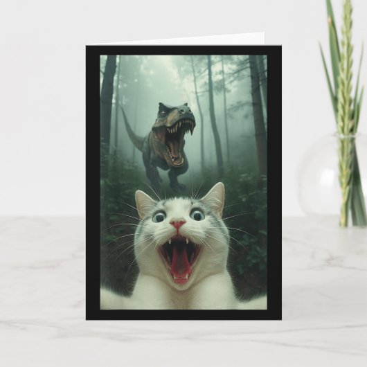 Grappige Witte Kat Selfie Met T-rex Dinosaur, Kat Kaart (Voorkant)