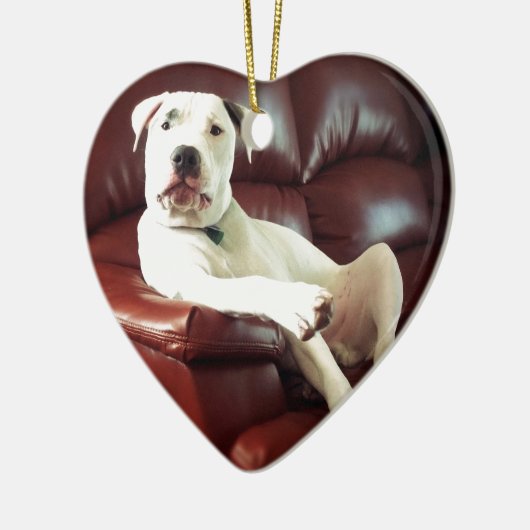 grappige witte stier op de bank keramisch ornament (Links)