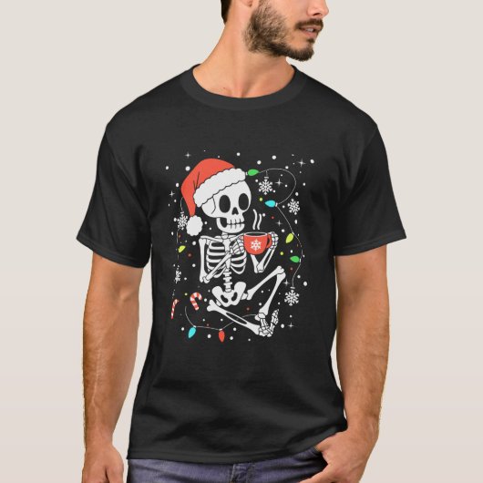 Grappige Xmas Lights Skeleton Kerstkoffie T-shirt (Voorkant)