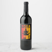 Grappige Yoga en Wijn Lotuspositie Etiket (Voorkant)