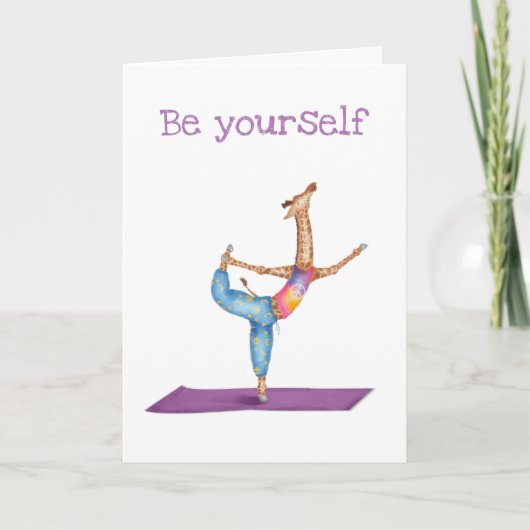 Grappige yogagiraffe 'Wees jezelf' kaart (Voorkant)