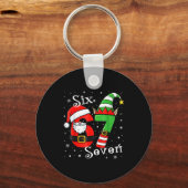 Grappige Zes Zeven 67 Meme 6 7 Elf Santa Kerstmis  Sleutelhanger (Voorkant)