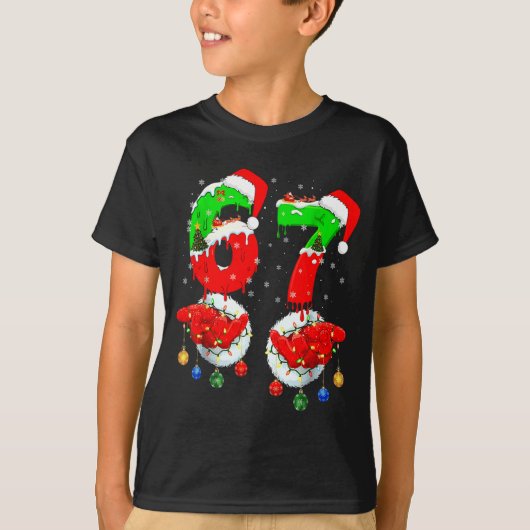 Grappige Zes Zeven 67 Meme 6 7 Kerstman Hand B T-shirt (Voorkant)