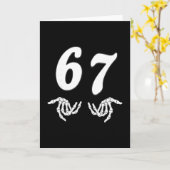 Grappige Zes Zeven 6 7 Meme 67 Skelet Hand Hallowe Kaart (Gele Bloem)