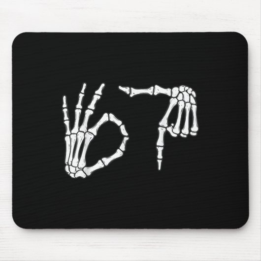 Grappige Zes Zeven 6 7 Meme 67 Skelet Hand Hallowe Muismat (Voorkant)