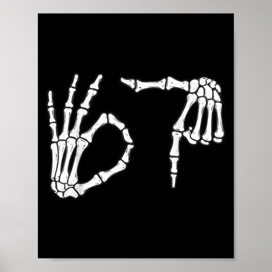 Grappige Zes Zeven 6 7 Meme 67 Skelet Hand Hallowe Poster (Voorkant)