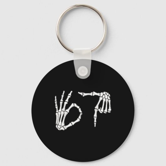 Grappige Zes Zeven 6 7 Meme 67 Skelet Hand Hallowe Sleutelhanger (Voorkant)