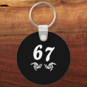Grappige Zes Zeven 6 7 Meme 67 Skelet Hand Hallowe Sleutelhanger (Voorkant)