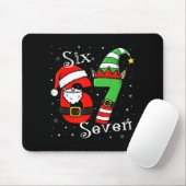 Grappige Zes Zeven 6 7 Meme Kerstman Elf Nummer Muismat (Met muis)