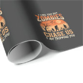 Grappige zombies Halloween achtervolgen ons ontwer Cadeaupapier (Rol Hoek)