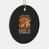 Grappige zombies halloween achtervolgen ons ontwer keramisch ornament (Rechts)