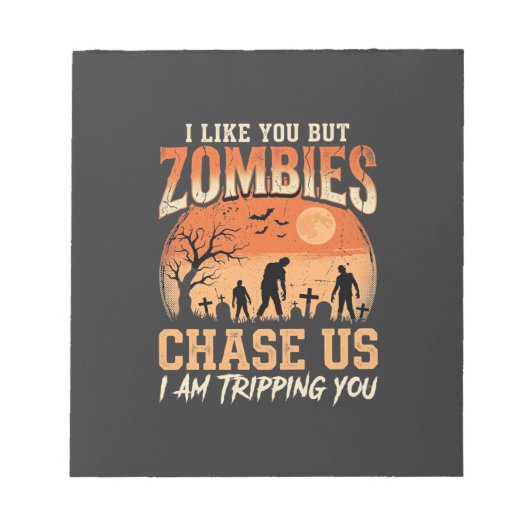 Grappige zombies halloween achtervolgen ons ontwer notitieblok (Voorkant)