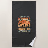 Grappige zombies halloween achtervolgen ons ontwer strandlaken (Voorkant)