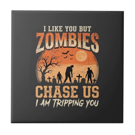 Grappige zombies halloween achtervolgen ons ontwer tegeltje (Voorkant)