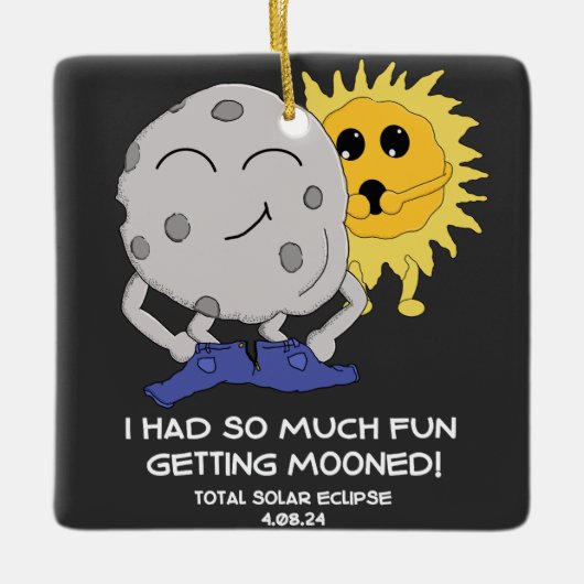 Grappige Zonsverduistering 2024 Maan Gekscherende Keramisch Ornament (Voorkant)