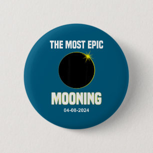 Grappige Zonsverduistering Mooning 04 08 Ronde Button 5,7 Cm