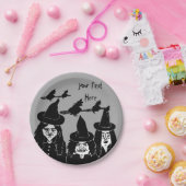 grappige zwarte heksen met een griezelig halloween papieren bordje (Feest)