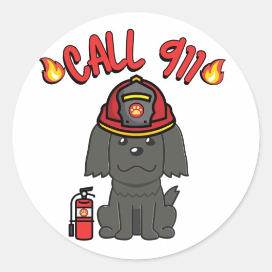 Grappige zwarte hond is een brandweerman ronde sticker (Voorkant)