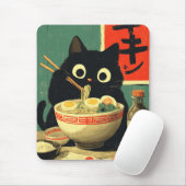 Grappige zwarte kat die Ramen eet Muismat (Met muis)