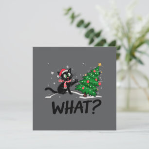 Grappige zwarte kat duwt kerstboom om Katten wat? Feestdagenkaart