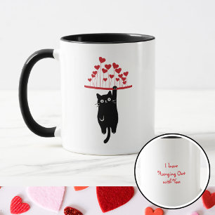 Grappige zwarte kat hangt rond op Valentijnsdag Mok