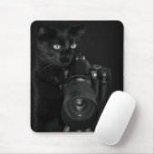 Grappige zwarte kat met de camera muismat (Met muis)