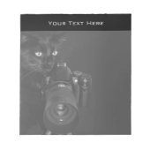 Grappige zwarte kat met de camera notitieblok (Voorkant)