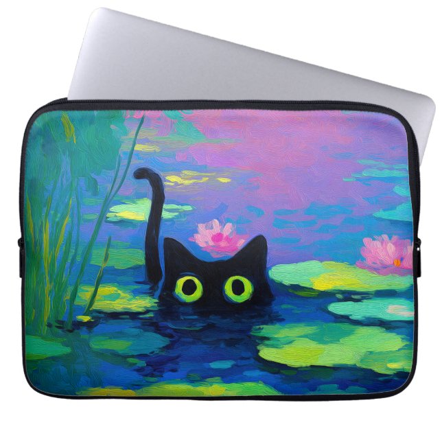 Grappige zwarte kat zwemmen in vijver | eigenzinni laptop sleeve (Voorkant)