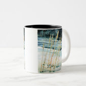 Gras in de sneeuw tweekleurige koffiemok (Voorkant rechts)