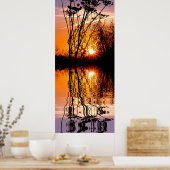 Gras in de zonsondergang boven water met reflectie poster (Keuken)